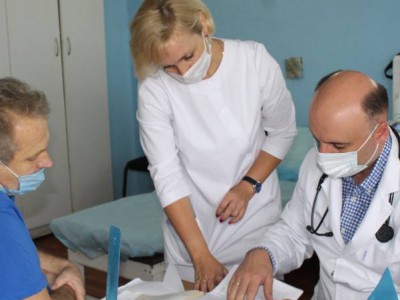 Столичные врачи провели выездное консультирование пациентов в Торжокской ЦРБ - Новости ТИА