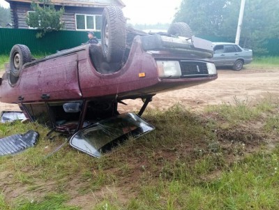 В Тверской области машина легла на крышу, пострадал водитель - Новости ТИА