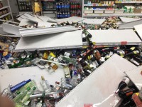 В магазине в Тверской области на покупателей обрушился стеллаж с алкоголем  - новости ТИА