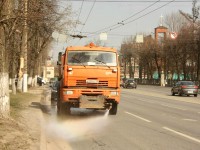 В Твери поливомоечные машины борются с пылью - Новости ТИА