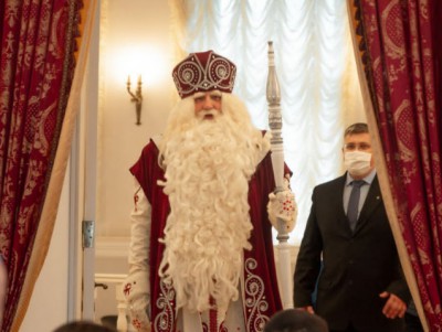В Торжок приехал Дед Мороз и получил уникальный подарок от новоторов - новости ТИА