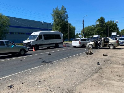 В Твери в столкновении четырех машин пострадали три человека - Новости ТИА