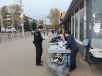 В Твери судебные приставы забрали трикотажные изделия и очки у нелегальных торговцев - Новости ТИА