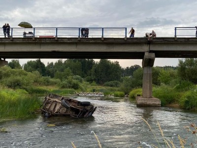 В тверских болотах снимают триллер, а в реке утопили полицейский УАЗ  - Новости ТИА