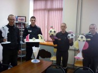 В ИК-10 осужденные изготовили бумажные мячи и кубки к Чемпионату мира по футболу - Новости ТИА