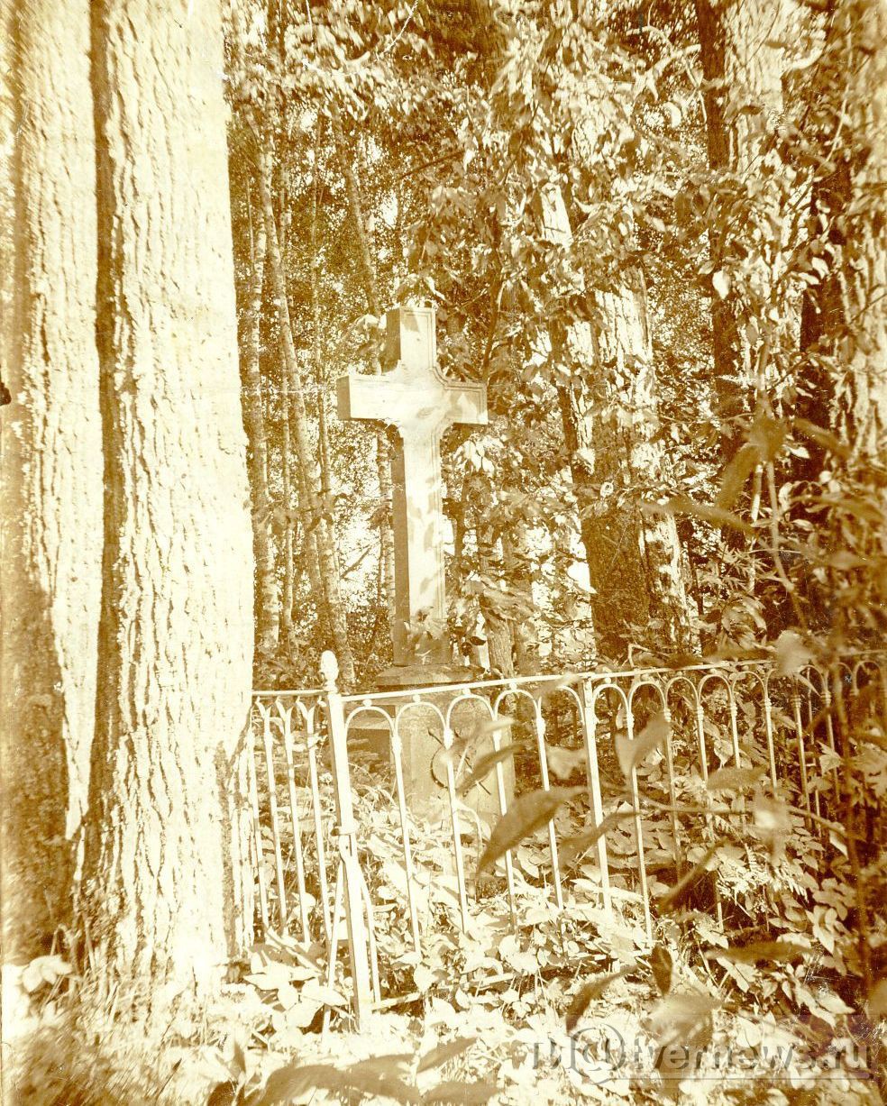 Фото могилы Венецианова, сделанное Б.Н.Акининым в 1911г