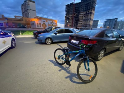 В Твери водитель во время парковки сбил 7-летнего велосипедиста - новости ТИА