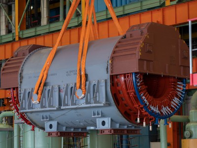 КАЭС: новый статор генератора энергоблока №2 установлен на штатное место - Новости ТИА