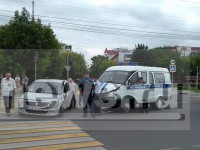 В Твери учебный автомобиль столкнулся с полицейской ГАЗелью: в ДТП серьёзно пострадала ученица автошколы - Новости ТИА
