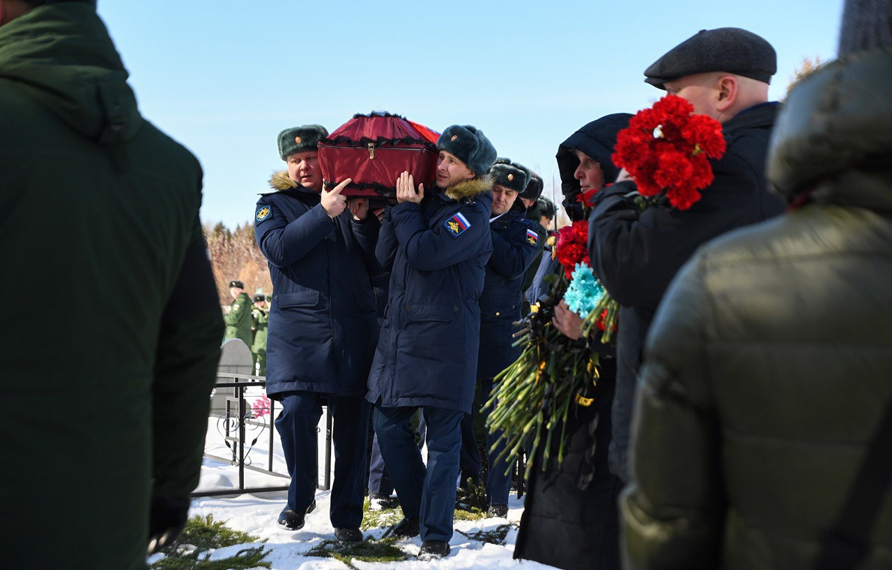 Прощание с военным. Прощание с погибшим военнослужащим. Прощание с погибшими на Украине 2022 военными. Прощание с военнослужащими погибшими на Украине.