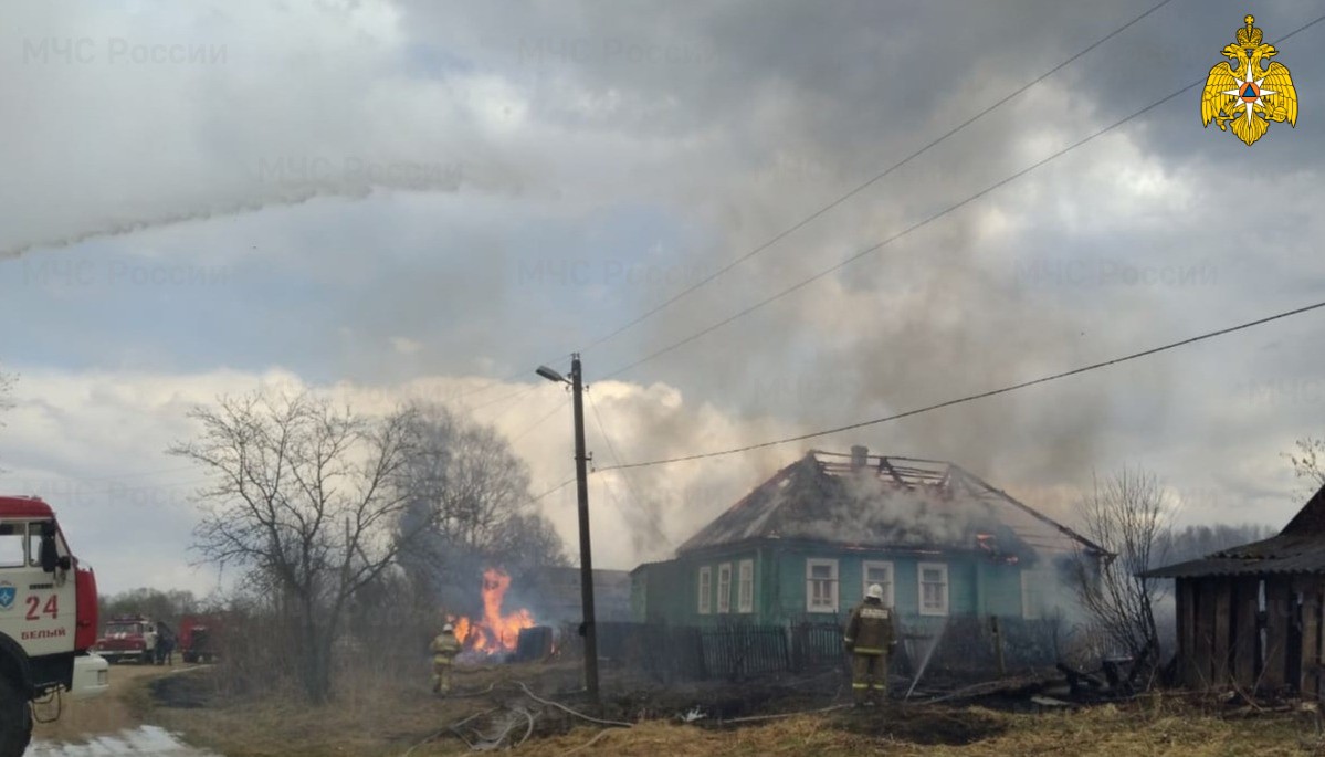 Фото пожара дома в деревне