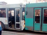 Возле остановки в Твери столкнулись два троллейбуса - Новости ТИА
