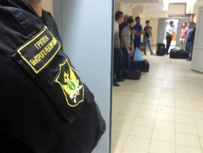 В Твери мигранты-нелегалы совершили побег из  Центра временного содержания  - Новости ТИА