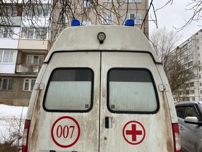 Рабочий упал с крыши пятиэтажки в Твери - новости ТИА