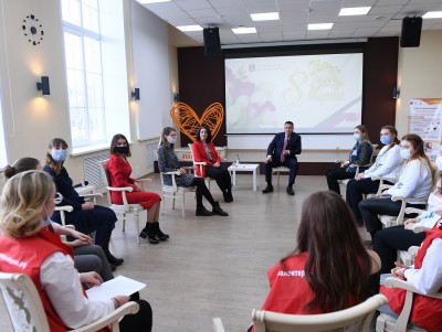 Игорь Руденя поздравил участниц волонтёрского движения с приближающимся 8 марта - новости ТИА
