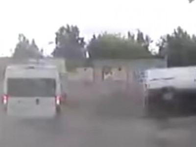 Опубликовано видео погони за пьяным водителем фургона в Тверской области - Новости ТИА