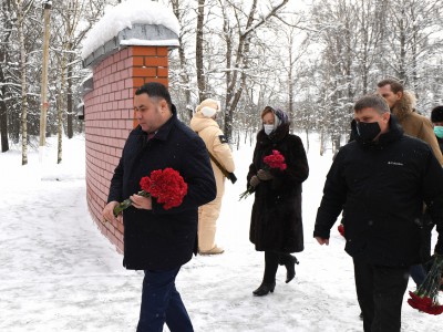 Игорь Руденя в Торжке почтил память красноармейцев, павших в годы Великой Отечественной войны - новости ТИА