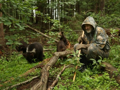День памяти Дедушки Вали: год назад умер создатель Центра спасения медвежат - Новости ТИА