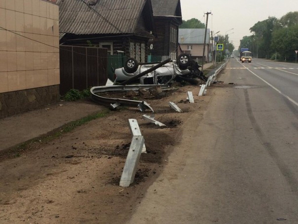 Работа в вышнем волочке. ДТП Вышний Волочек вчера м10. Авария на трассе м10 в Тверской области видео в Вышнем Волочке. Авария в Вышнем Волочке вчера на трассе.