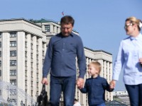 Госдума приняла закон об увеличении выплат детских пособий до трех лет - Новости ТИА