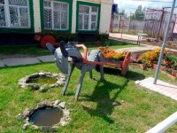 Территорию исправительной колонии в Бежецке украсили фонтанами и садовыми скульптурами - Новости ТИА