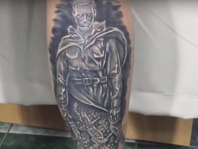 Житель Челябинска сделал тату на ноге в виде Ржевского мемориала