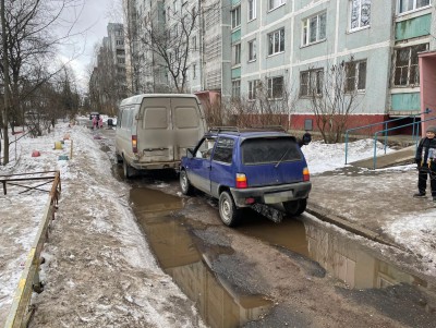В Твери при высадке пассажиров автомобиль наехал на пешехода - Новости ТИА