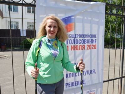 В Твери тренер совместила голосование с занятием по скандинавской ходьбе - Новости ТИА