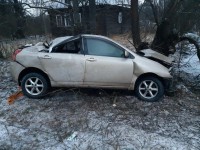 Под Тверью водитель из-за невнимательности въехал в дерево  - Новости ТИА