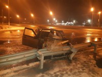 В Тверской области на трассе М-10 пьяный водитель снес ограждение - Новости ТИА