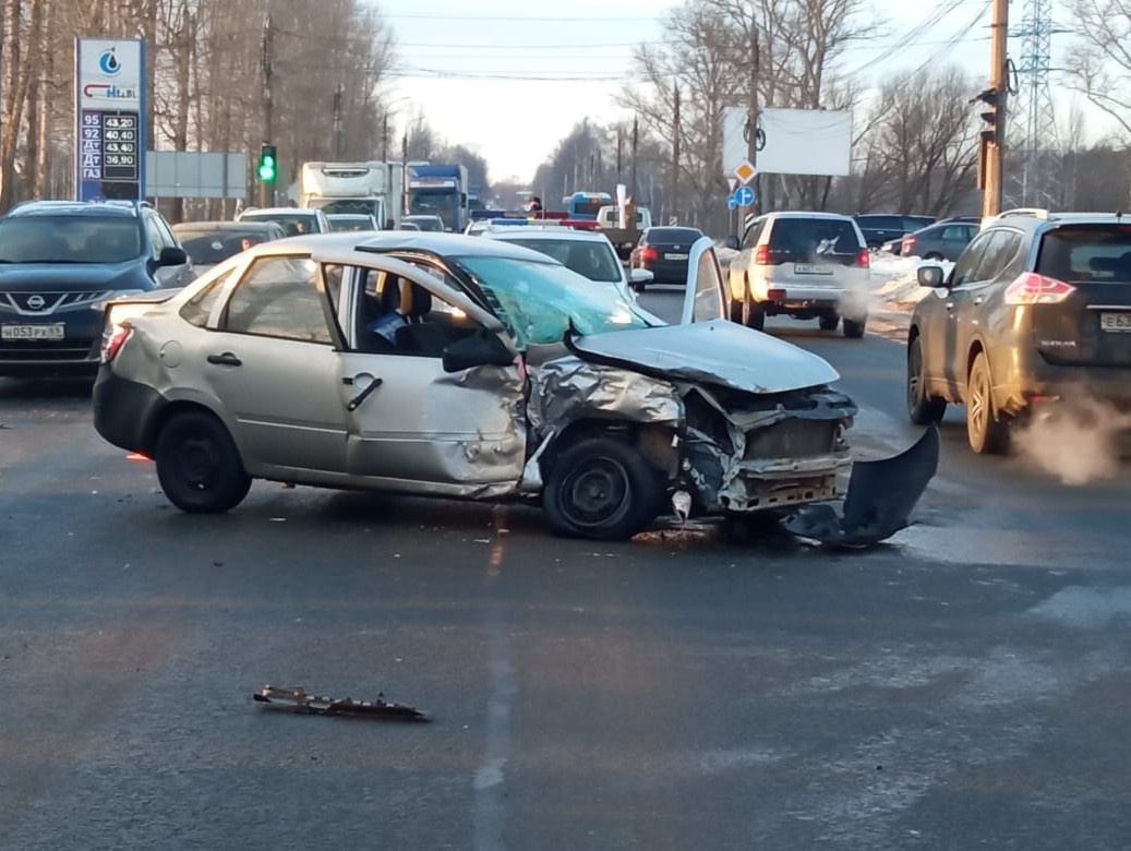 В аварии в Твери пострадали четыре человека | 02.02.2021 | Тверь -  БезФормата