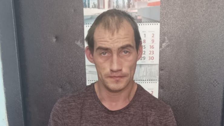 В Твери бездомный мужчина похитил телефон у девушки во дворе дома - новости ТИА