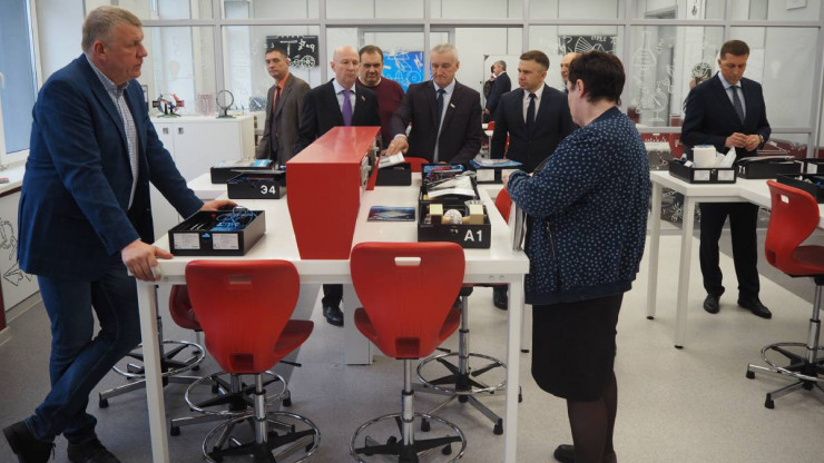 Депутаты ЗакСобрания провели "Парламентский день" в Калининском округе - новости ТИА